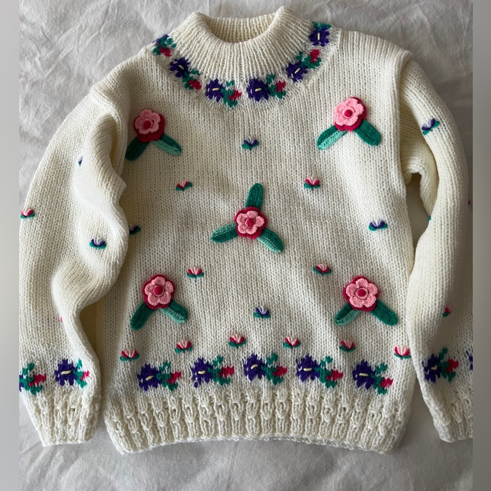 Vintage Sister Sister White Knitted Sweater with Flowers Size S